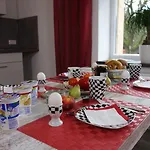 Speedys Gaestehaus דירה