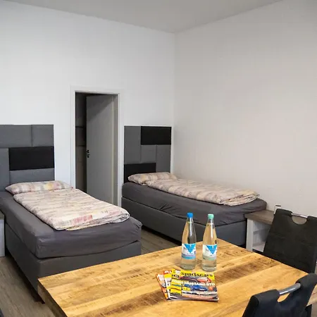 Race & Rest Apartments *