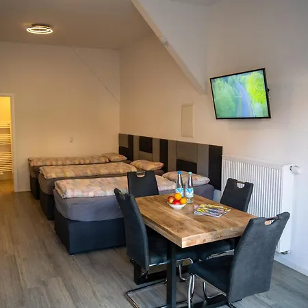 Race & Rest Apartments *